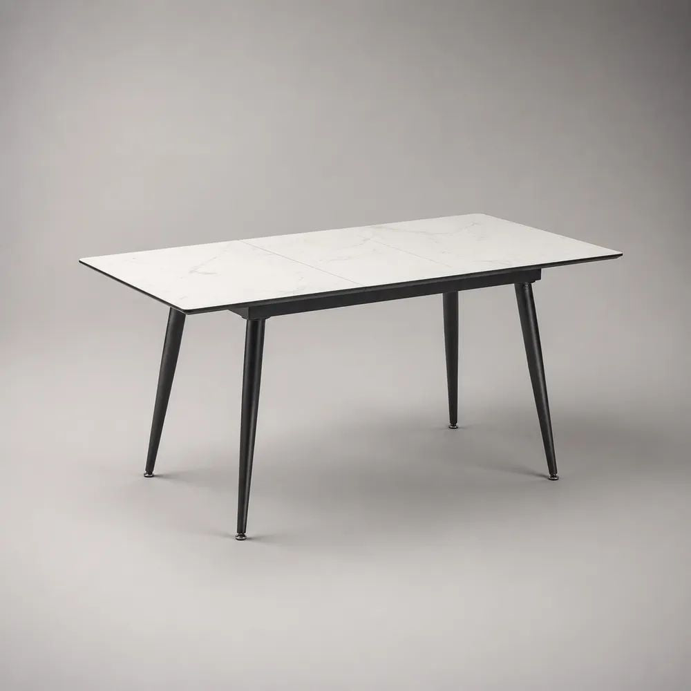 Tavolo da pranzo rettangolare in ceramica effetto marmo bianco e metallo nero, 140 × 80 × 75 cm