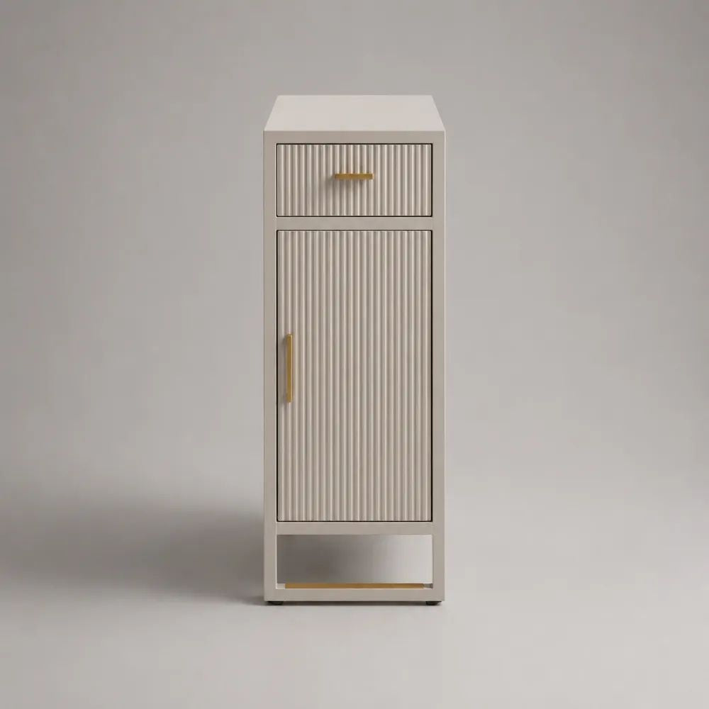 Credenza stretta rettangolare in legno scanalato con 1 anta, 1 cassetto e vano aperto, bianco e oro, 40 × 35 × 120 cm